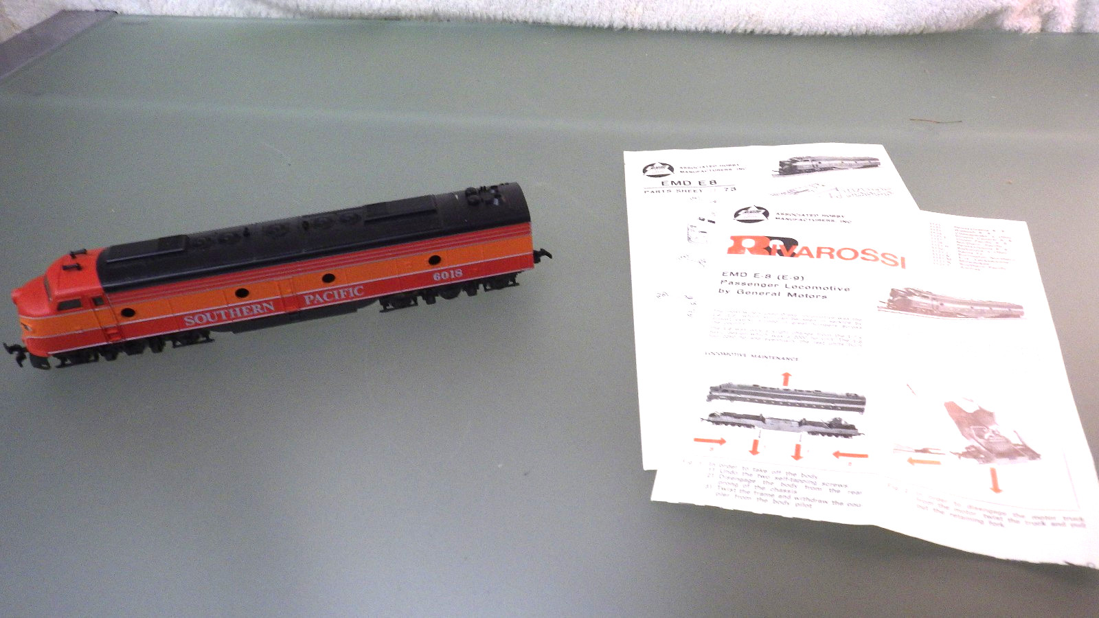 HO-Rivarossi Italy EMD E-8 Powered Locomotive SP Southern Pacific * Not Running HO-Rivarossi Italy EMD E-8 Powered Locomotive SP Southern Pacific * Not Running