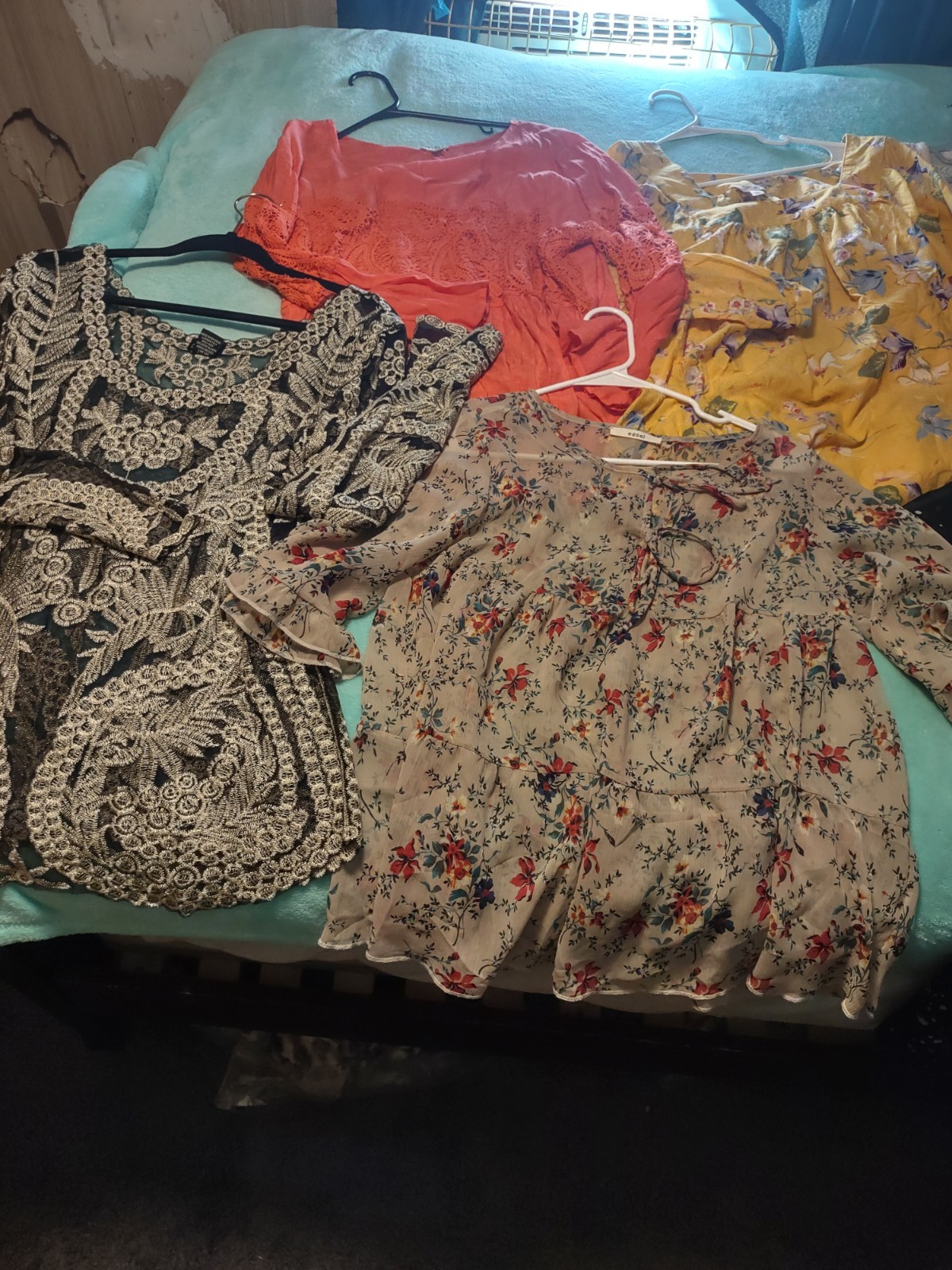  Mixed Clothing Lot of 7  XL cute blouses.      Cotton Blend Floral Multicolor