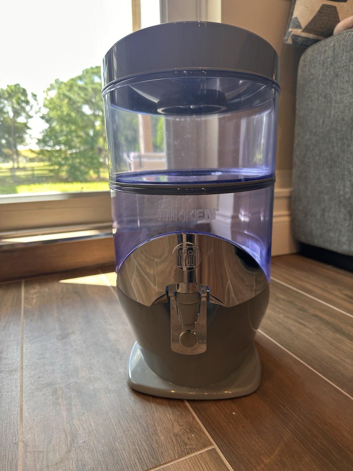 Nikken PiMag Aqua Pour 1360 Gravity Water System Dispenser No Filter + Stones
