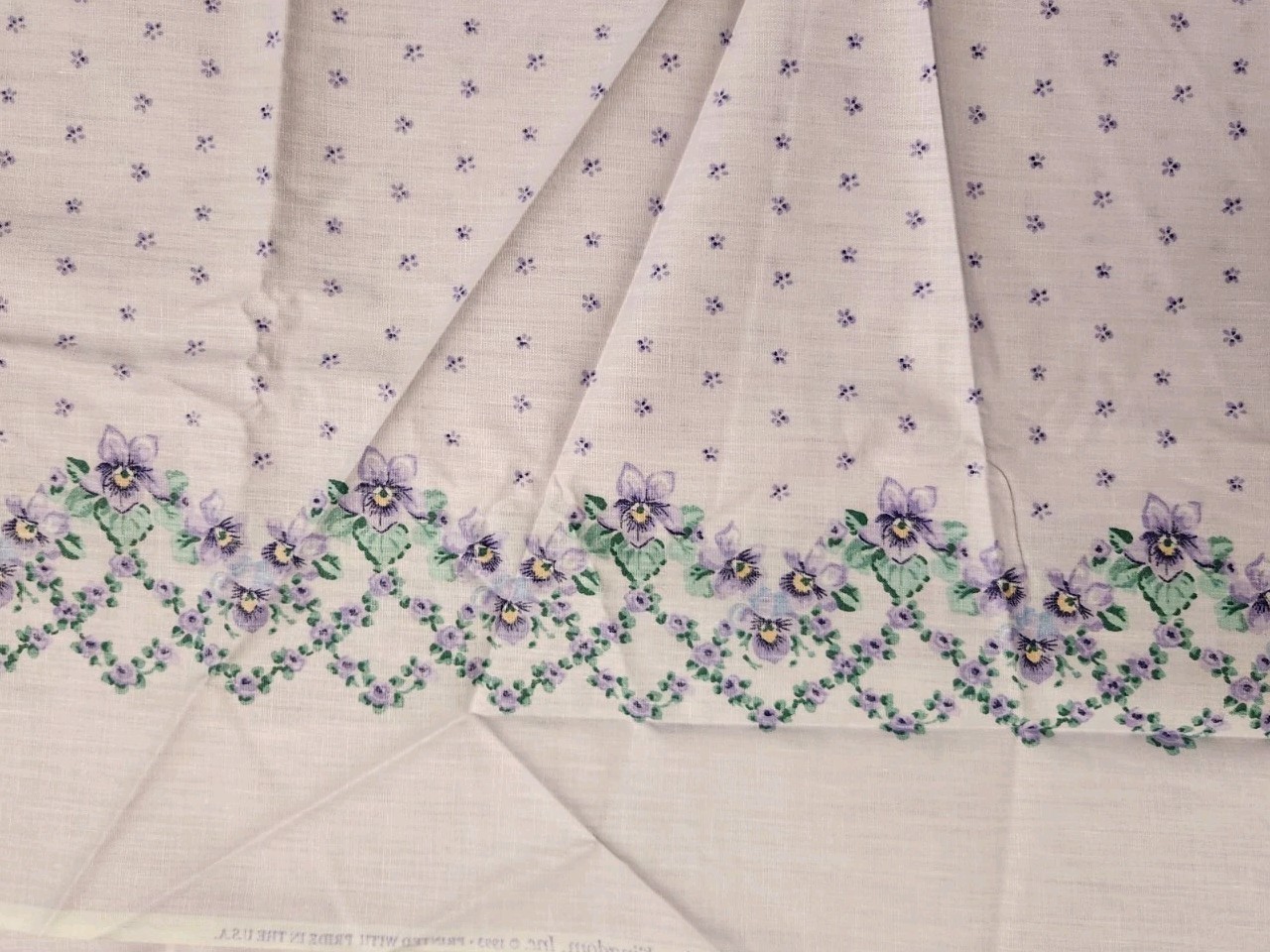 VINTAGE DAISY KINGDOM 1993 VIOLET FABRIC 3.88 YARDS VINTAGE DAISY KINGDOM 1993 VIOLET FABRIC 3.88 YARDS