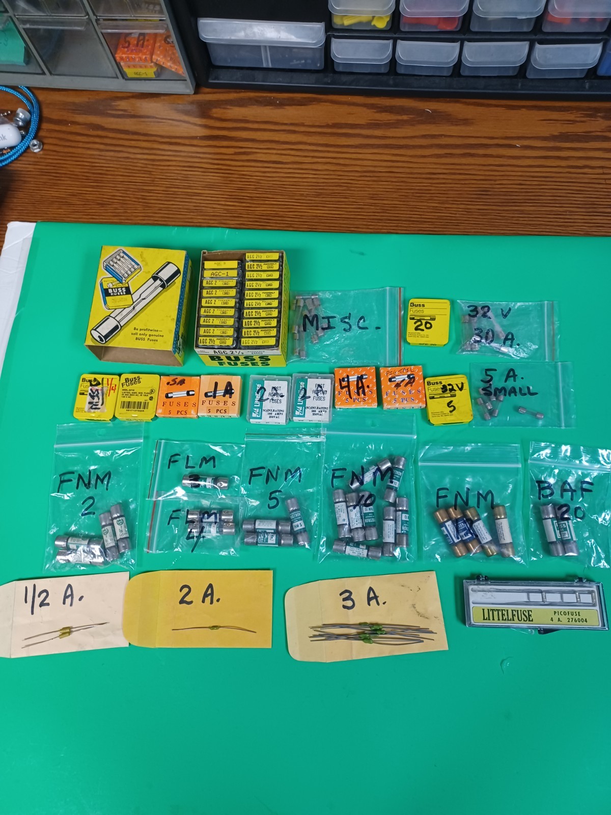 Buss, Fusetron, Littlefuse and others, misc. fuses, lot price for 200 fuses