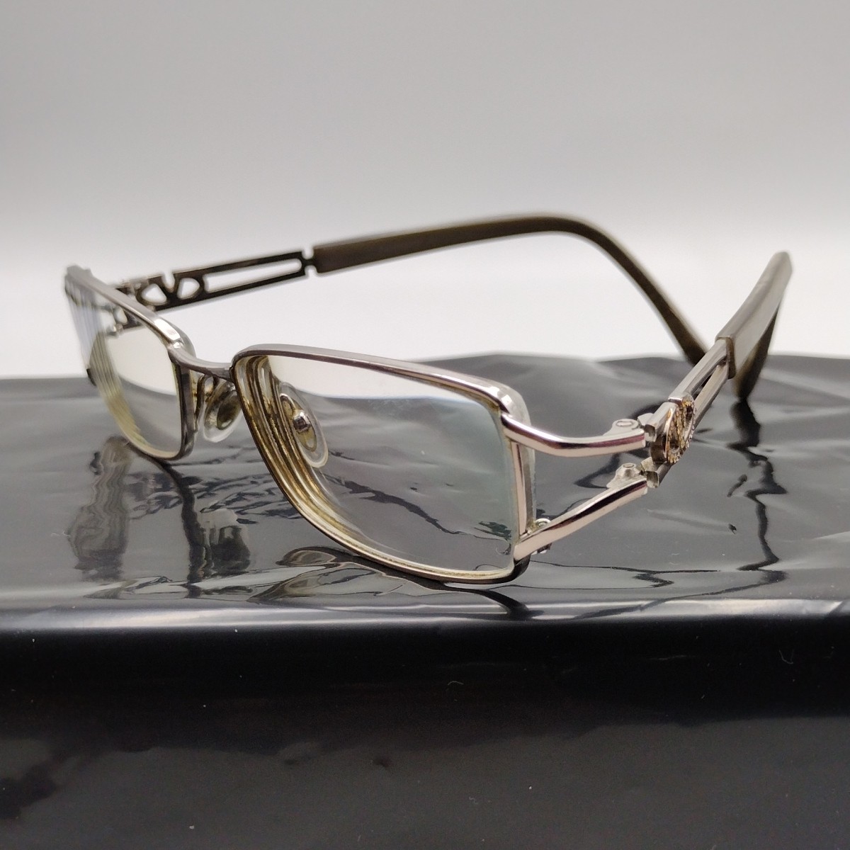 Valentino Vintage Eyeglasses Frames Silver Grey V Logo Made Italy Geometric Valentino Vintage Eyeglasses Frames Silver Grey V Logo Made Italy Geometric