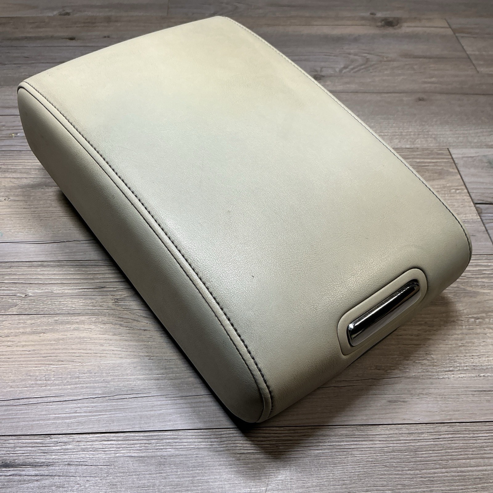 2006-2008 Infiniti FX35 Center Console Beige Leather Lid Armrest Storage OEM