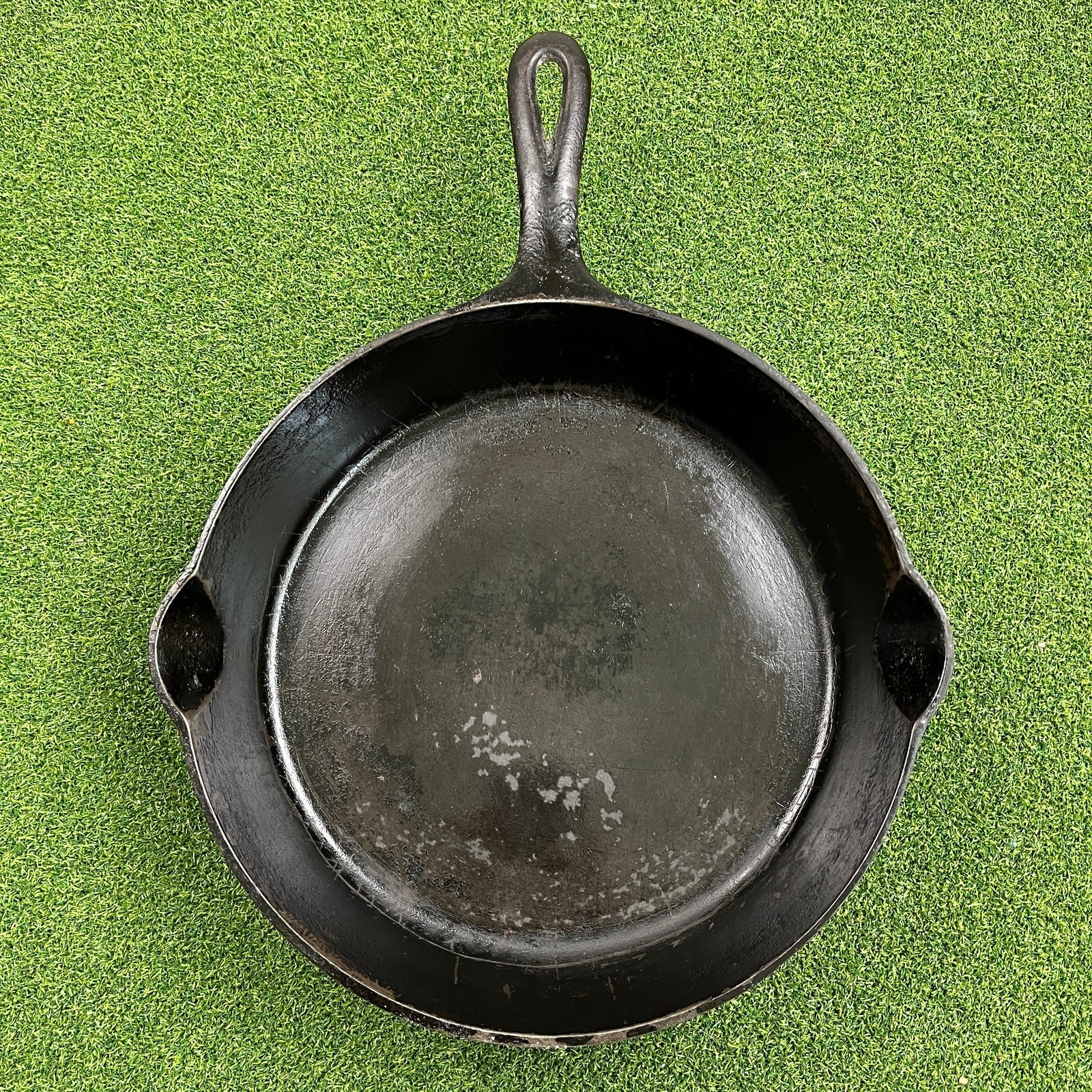 Vintage Griswold No 9 Cast Iron Skillet Large Block Logo Heat Ring 710 Vintage Griswold No 9 Cast Iron Skillet Large Block Logo Heat Ring 710