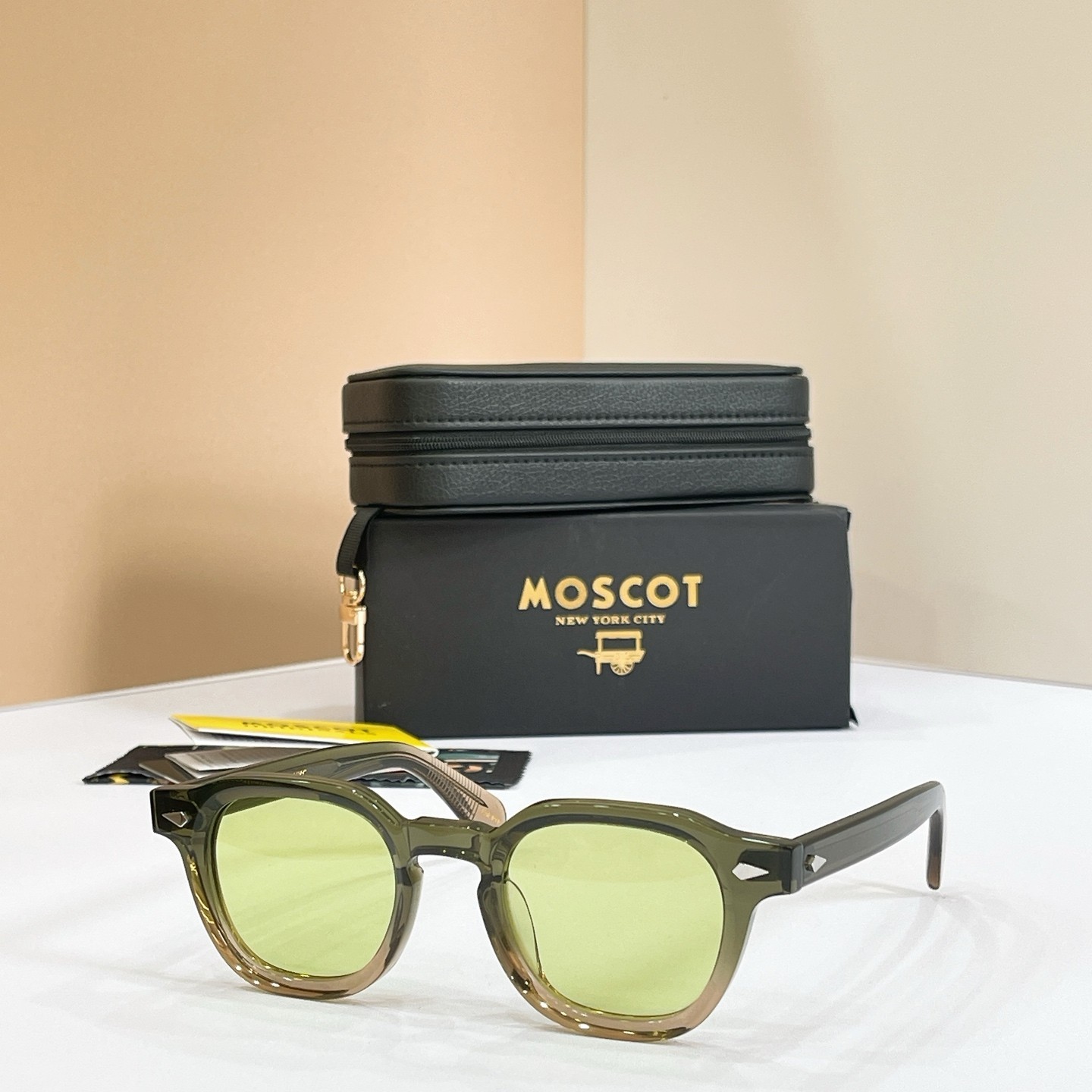 Moscot Dolt Modern Vintage Round Sunglasses Ideal For Daily Commute Moscot Dolt Modern Vintage Round Sunglasses Ideal For Daily Commute