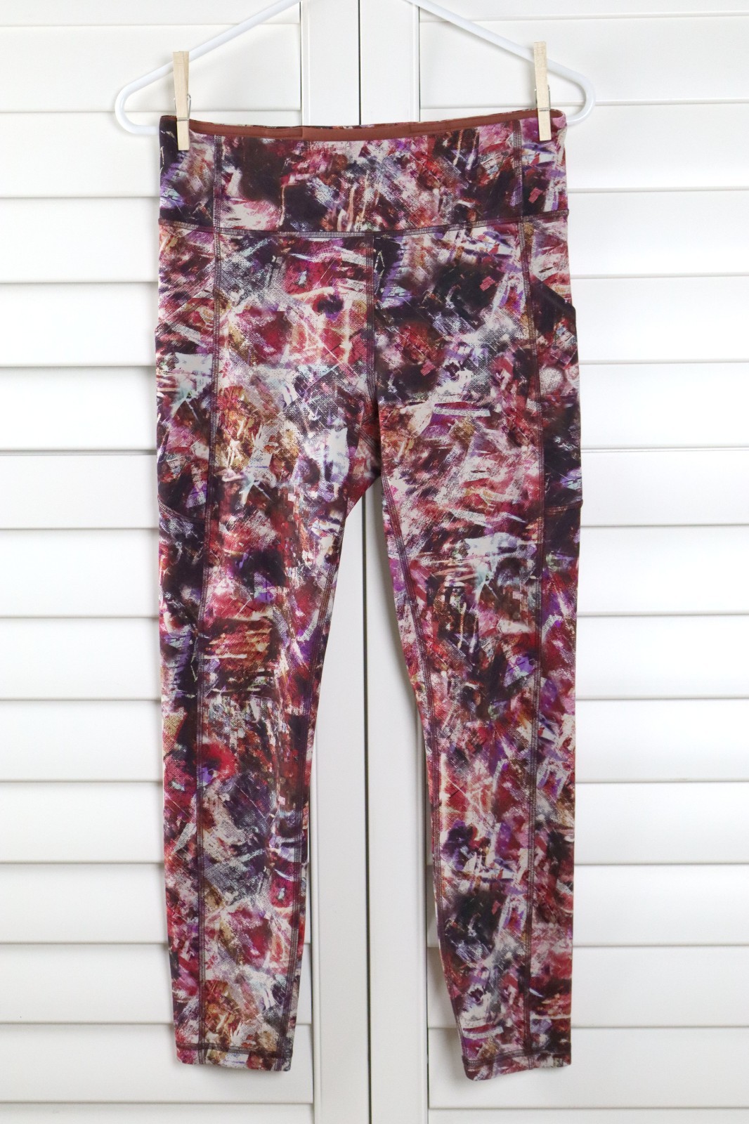 LULULEMON Athletica Crosshatch Abstract Cropped Athletic Leggings Pants Size 8