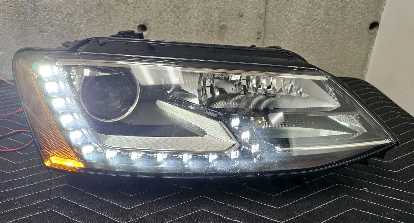 2013-16 Volkswagen Jetta Hybrid Genuine Right (Passenger) Bi-Xenon Headlight