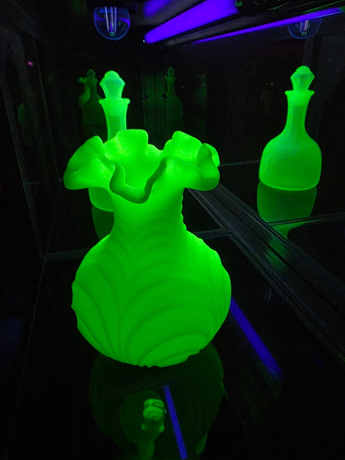 VINTAGE FENTON DRAPERY RUFFLED SATIN CUSTARD URANIUM GLASS VASE VINTAGE FENTON DRAPERY RUFFLED SATIN CUSTARD URANIUM GLASS VASE