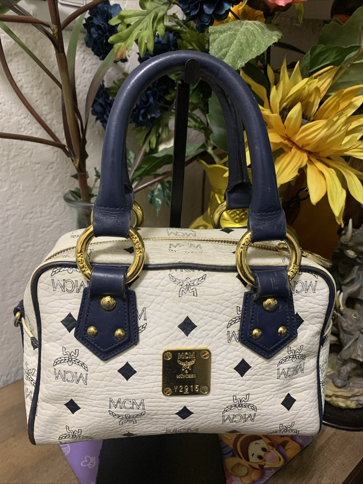 mcm crossbody bag Size 8.5Lx4Wx5.5H mcm crossbody bag Size 8.5Lx4Wx5.5H