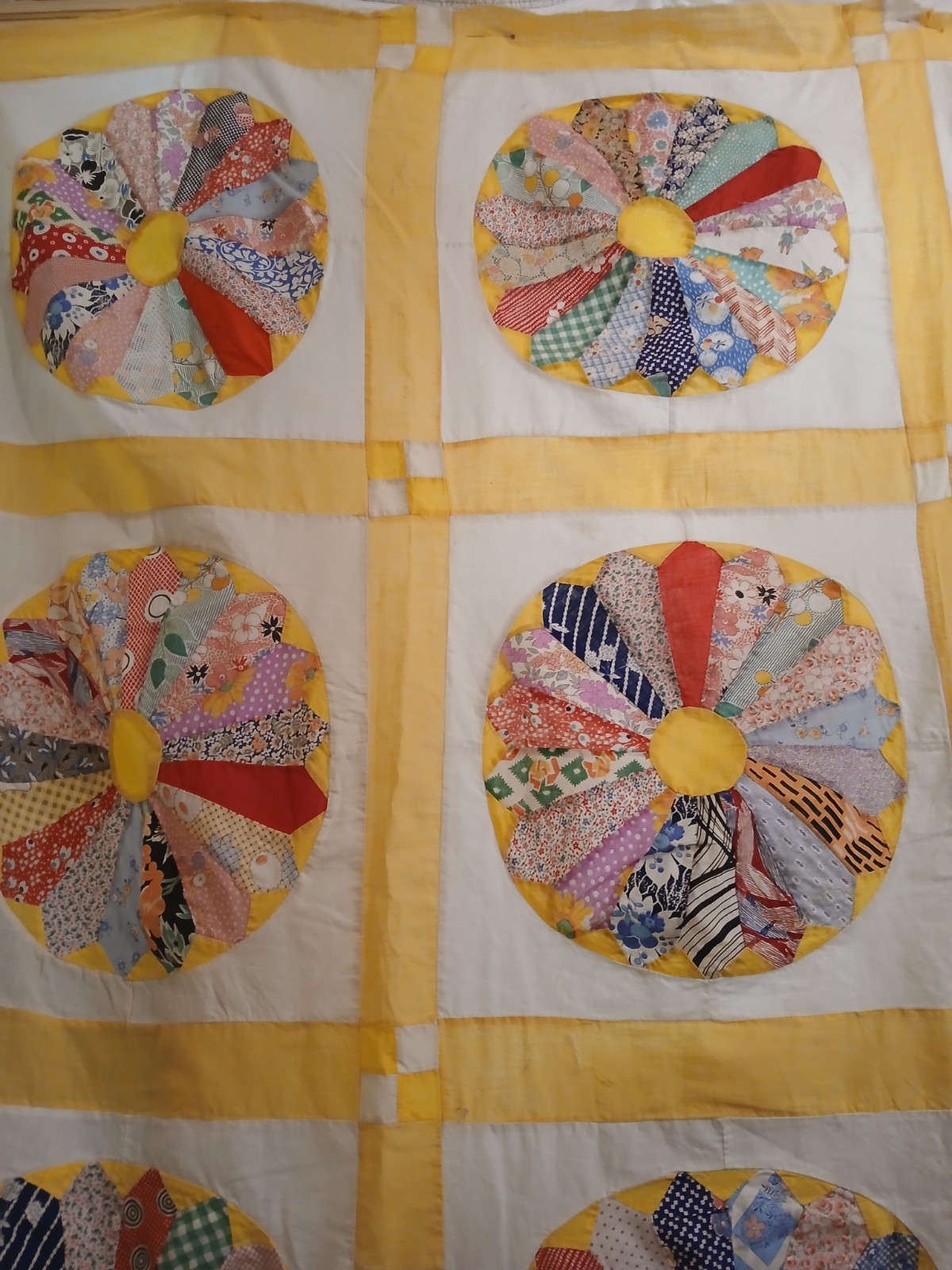Beautiful, mellow yellow charming vintage Dresden Plate quilt top