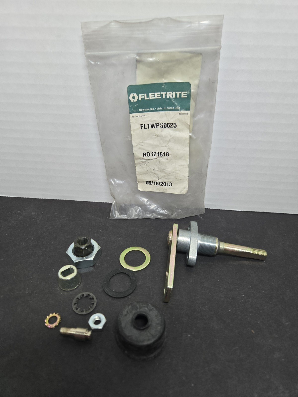 NOS Fleetrite/Navistar FLTWPS0625 Wiper Pivot Shaft