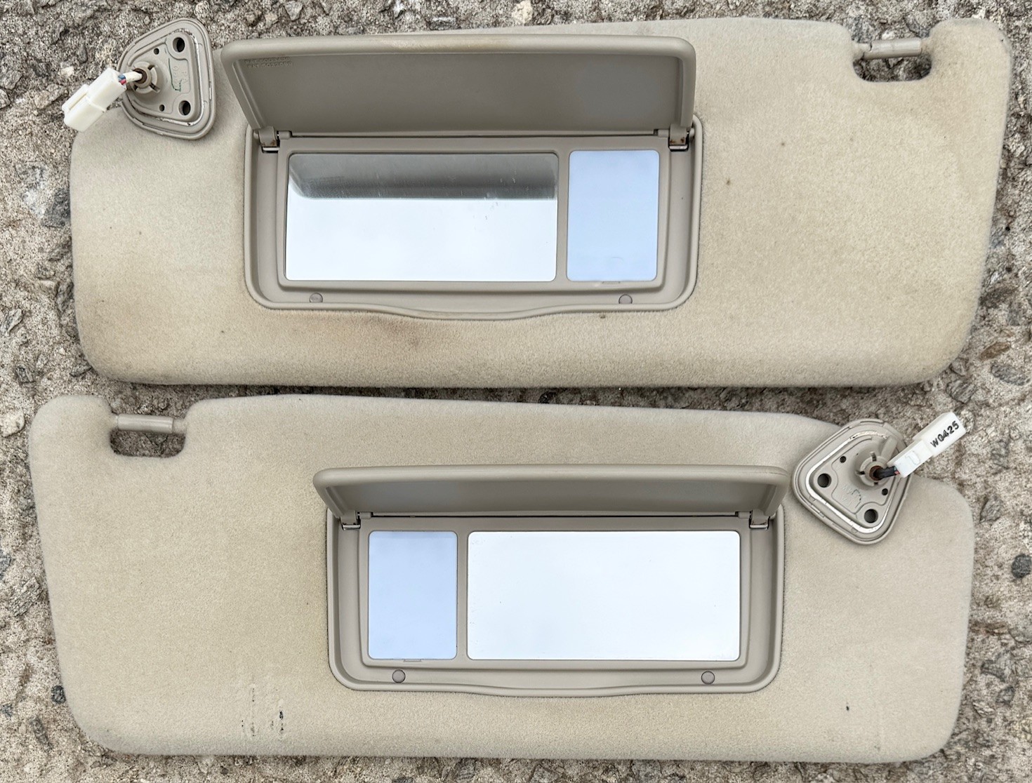 1999-2003 OEM Lexus RX300 Beige Driver & Passenger RH LH Side Lighted Sun Visors