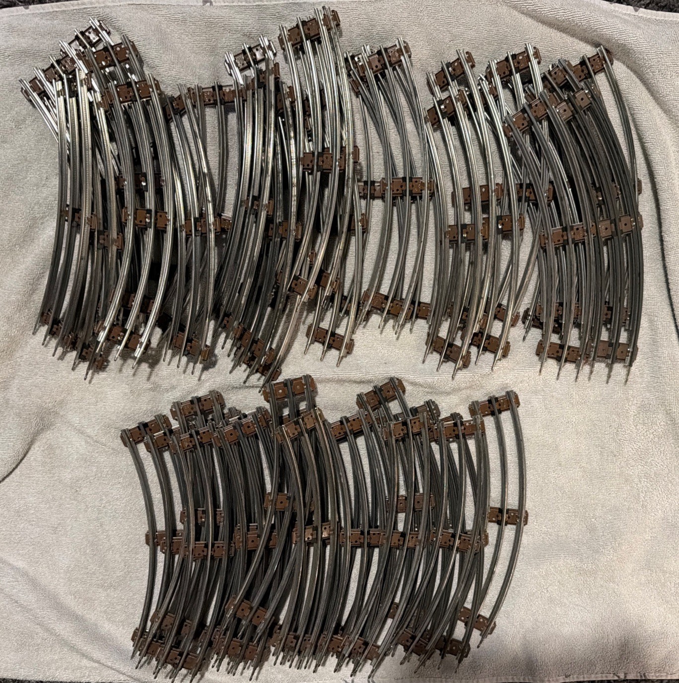 Lot Of 50 Vintage Lionel Train Tracks-Curved Only Lot Of 50 Vintage Lionel Train Tracks-Curved Only