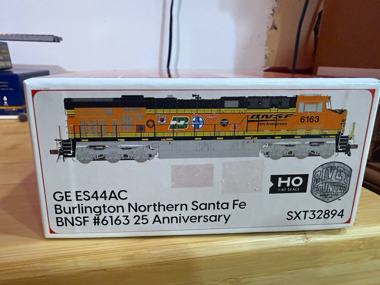 ScaleTrains HO GE ES44AC Diesel Locomotive BNSF #6163 25th Anniversary SXT32894