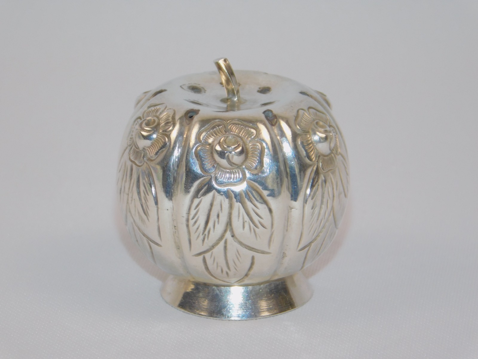 Antique Sanborn Mexico Sterling Silver Repousse Pumpkin Fruit Shaker 40.3g