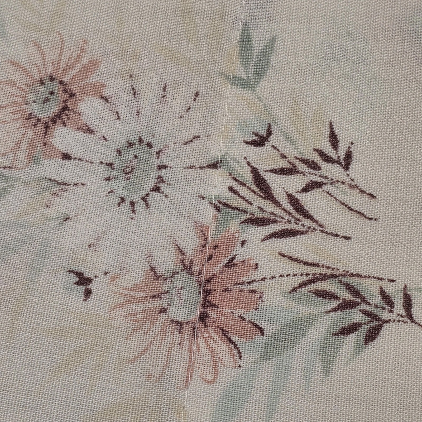 Vintage 70s Floral Full Flat Sheet Pink Daisy Bouquet Selvage Edges Cottagecore