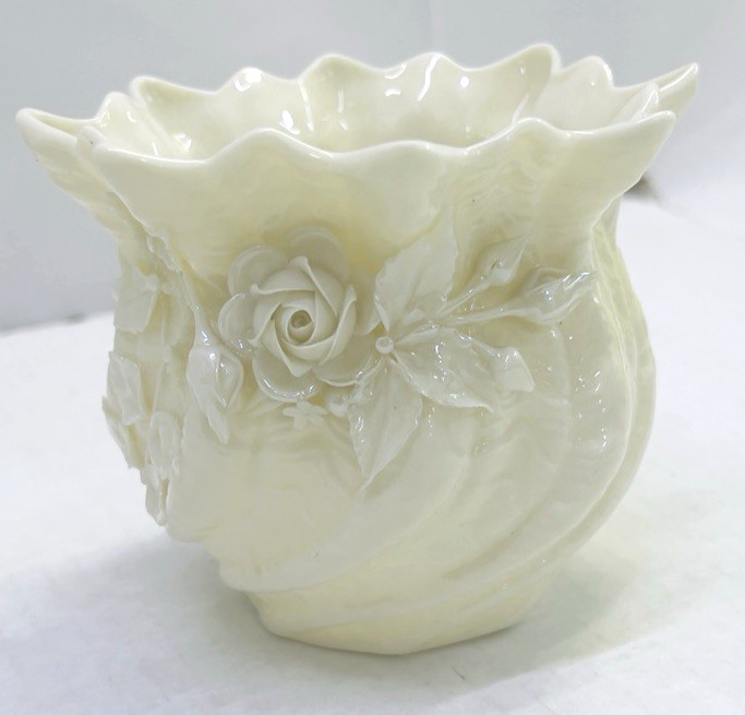Vintage 1946 Irish BELLEEK Floral Style  3.5\'\' Inch Small Porcelain Vase
