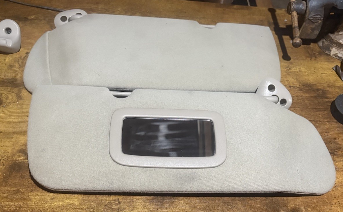 03-07 Chevy Silverado GMC Sierra Driver Passenger Sun Visor Tan 02 03 04 05 06 03-07 Chevy Silverado GMC Sierra Driver Passenger Sun Visor Tan 02 03 04 05 06