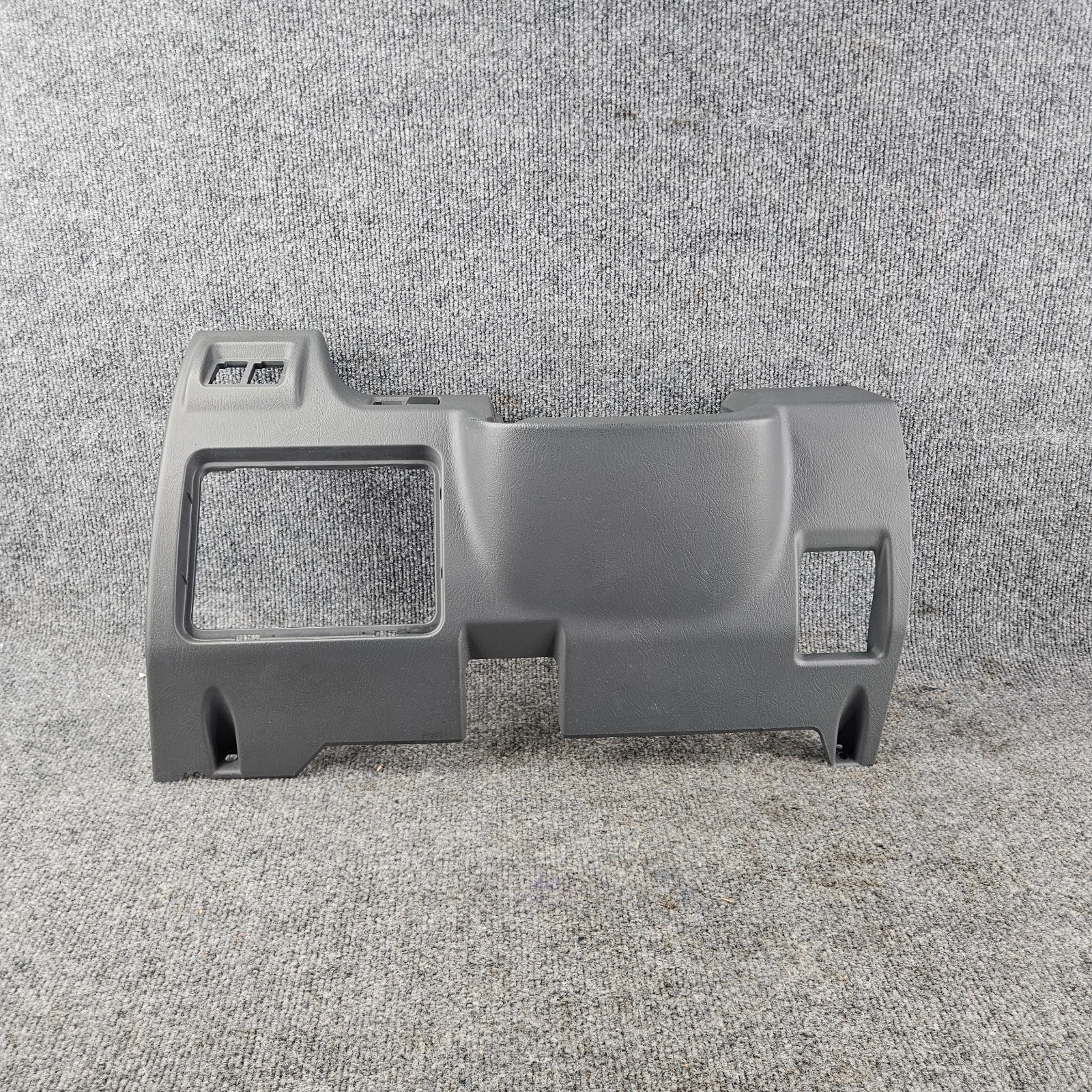 2001-2004 Nissan Xterra Frontier Dash Knee Bolster Pad Kick Panel 88106 7z800 2001-2004 Nissan Xterra Frontier Dash Knee Bolster Pad Kick Panel 88106 7z800
