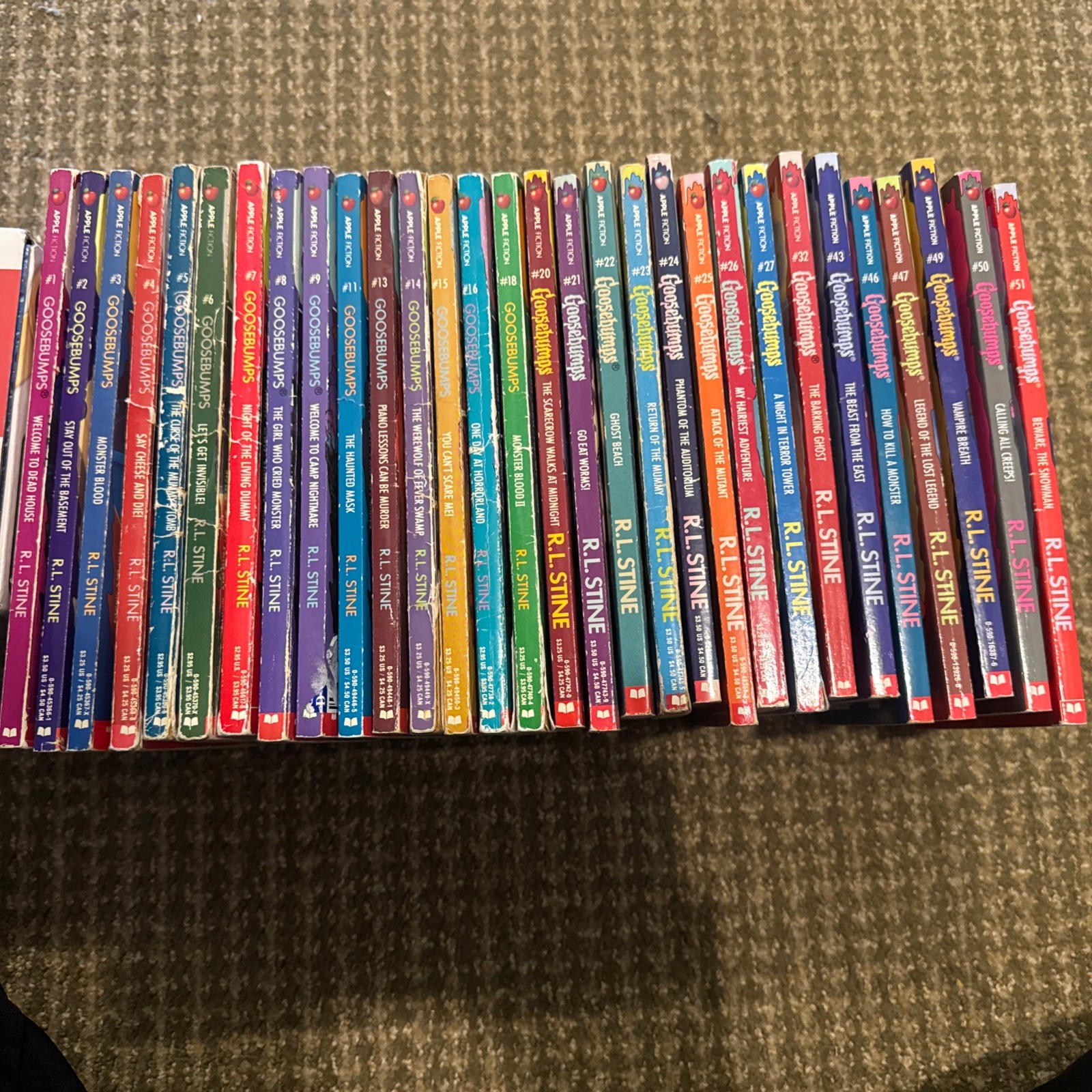 GOOSEBUMPS R. L. Stine Lot of 30 books with Original Covers