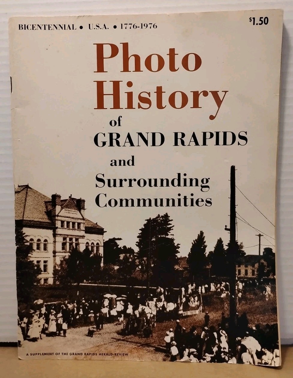 Photo History of GRAND RAPIDS & Surrounding Communities 1776-1976 Illustrated PB Photo History of GRAND RAPIDS & Surrounding Communities 1776-1976 Illustrated PB