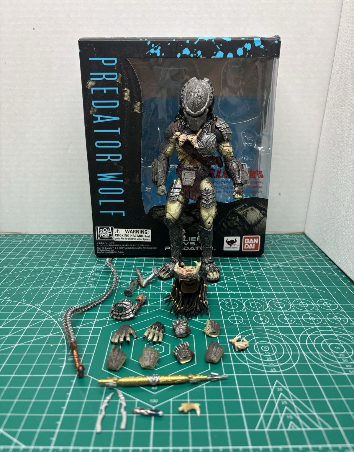 Bandai Predator Wolf Action Figure w/ Accessories & Box Sci-Fi Horror READ Bandai Predator Wolf Action Figure w/ Accessories & Box Sci-Fi Horror READ
