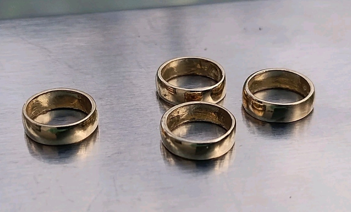 14K Yellow Gold Super Neat Lot Of 4 Total weigh 1.10 Grams 14K Yellow Gold Super Neat Lot Of 4 Total weigh 1.10 Grams