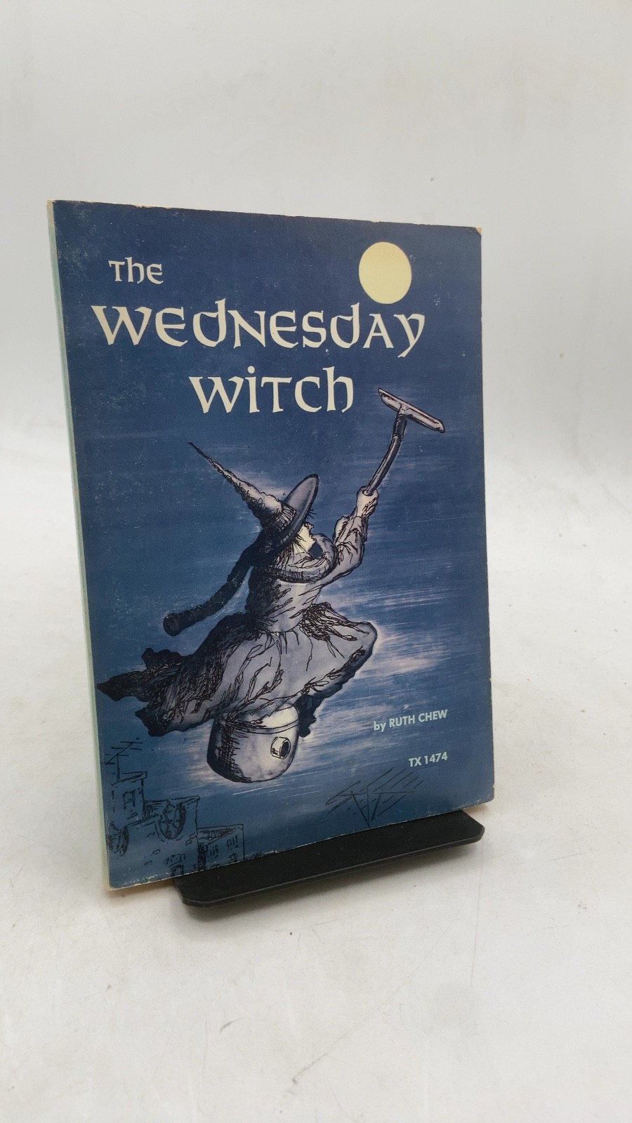 The Wednesday Witch Ruth Chew Trade Paperback 1969