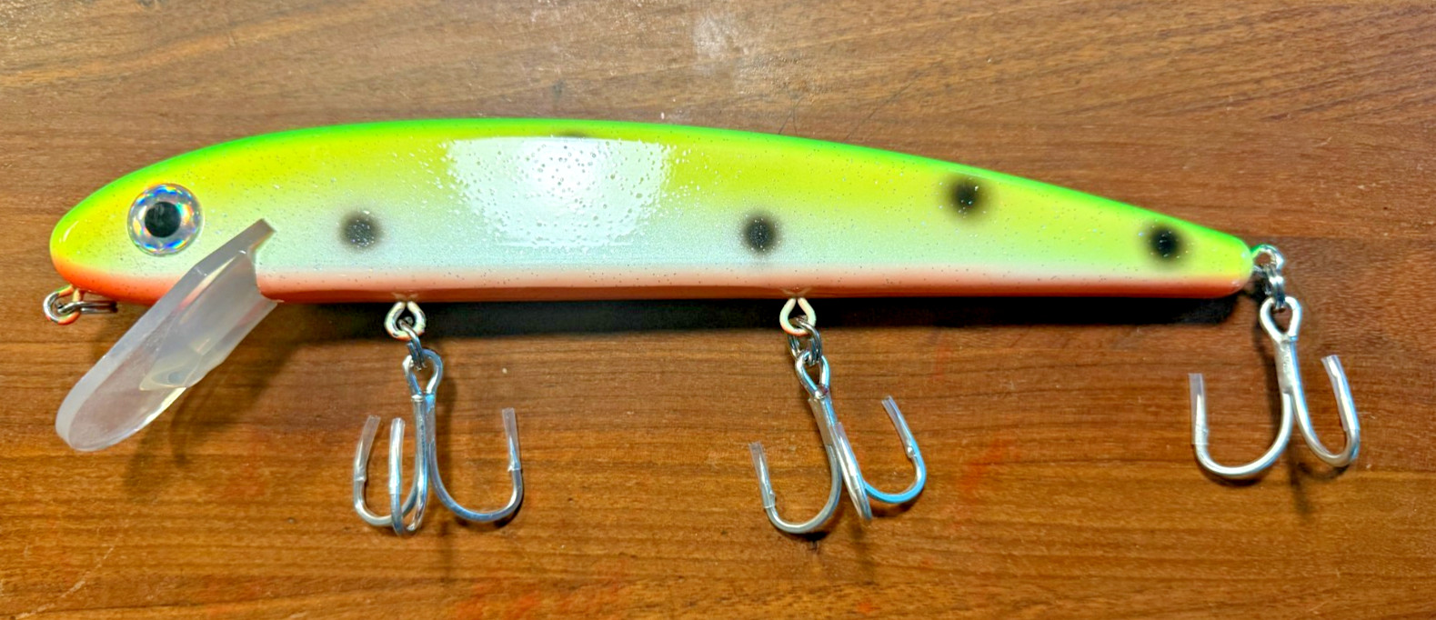 Duluxe 10.5 Inch Crankbait Muskie Lure 4.4 ounces Orange, Green, Yellow, Black Duluxe 10.5 Inch Crankbait Muskie Lure 4.4 ounces Orange, Green, Yellow, Black