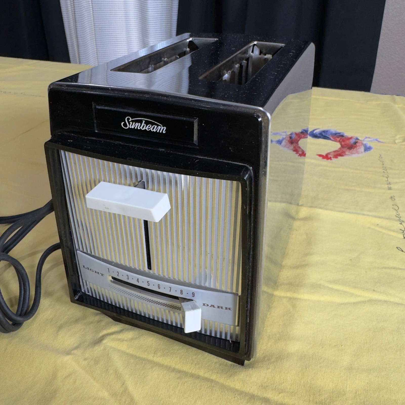 Vintage Sunbeam Toaster Model T200H-1 Chrome 2-Slice Mid-Century Retro Kitchen Vintage Sunbeam Toaster Model T200H-1 Chrome 2-Slice Mid-Century Retro Kitchen