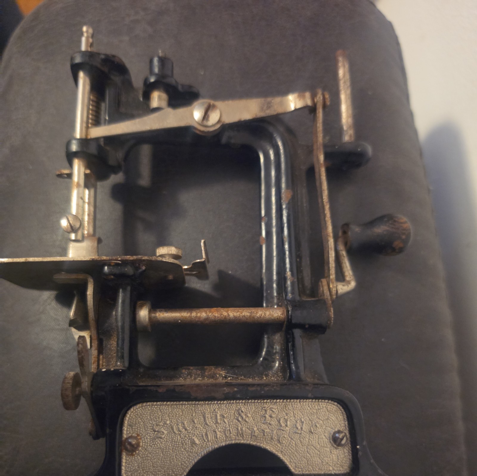 Antique 1901 Smith & Egge Little Comfort Cast iron Sewing Machine Antique 1901 Smith & Egge Little Comfort Cast iron Sewing Machine