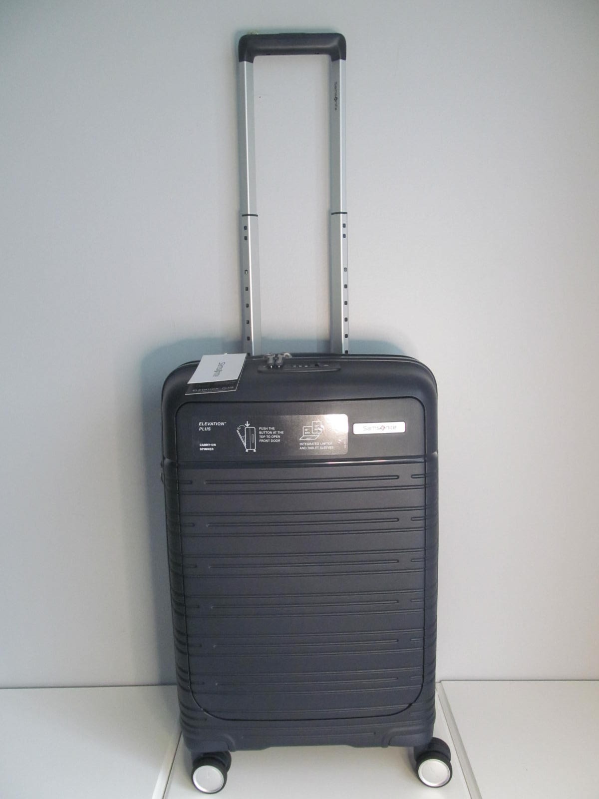 Samsonite 2026  Navy Elevation Plus Fast Entry Tech Pocket Carry-on Spinner, NWT