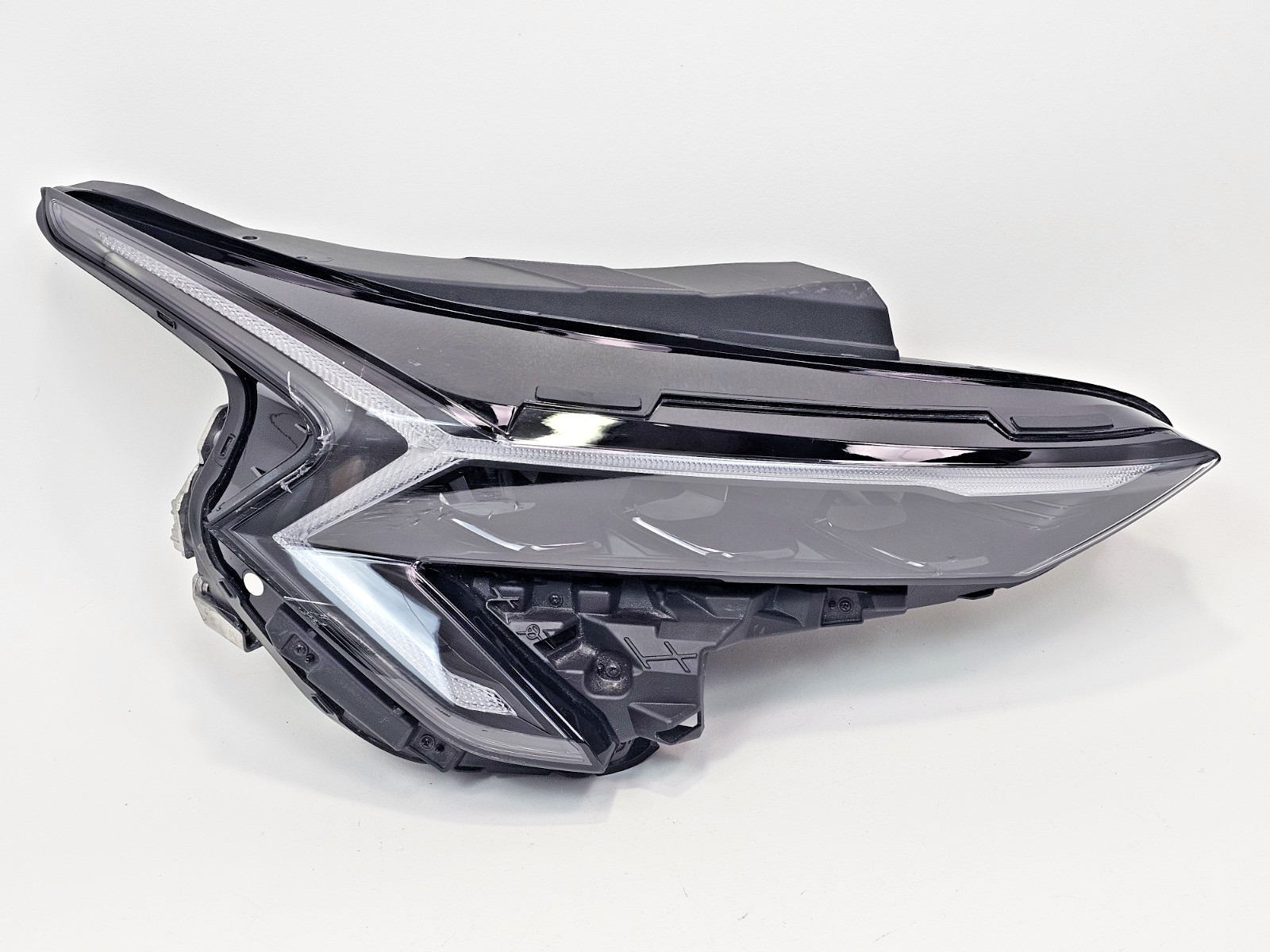 2025 2026 Kia K5 Headlight RIGHT PASSENGER RH SIDE OEM LED Reflector 92102L2550 2025 2026 Kia K5 Headlight RIGHT PASSENGER RH SIDE OEM LED Reflector 92102L2550