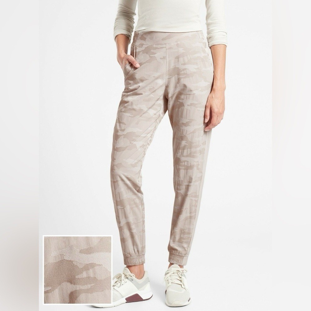 Athleta Brooklyn Camo Jogger Abalone Camo Beige Womens Size 2P Petite Pants Athleta Brooklyn Camo Jogger Abalone Camo Beige Womens Size 2P Petite Pants