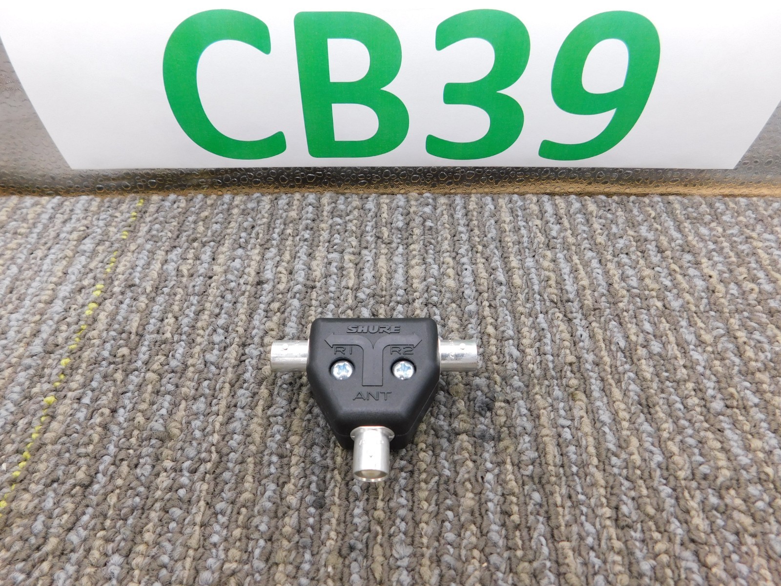 NEW Shure Passive Antenna Splitter - UA221