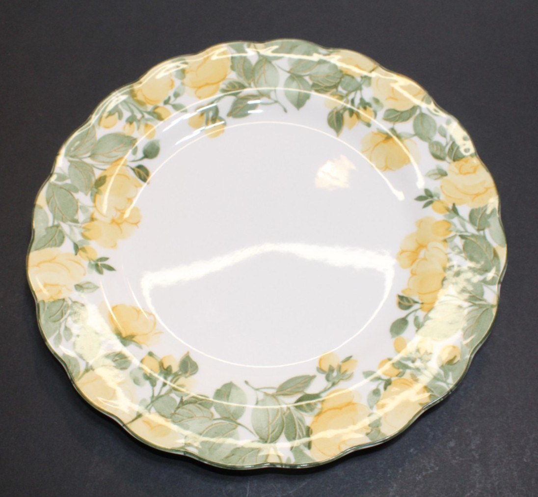 Nikko Japan Gracious 10 3/4 inch Dinner Plate Scallop Yellow Floral EUC HTF Nikko Japan Gracious 10 3/4 inch Dinner Plate Scallop Yellow Floral EUC HTF