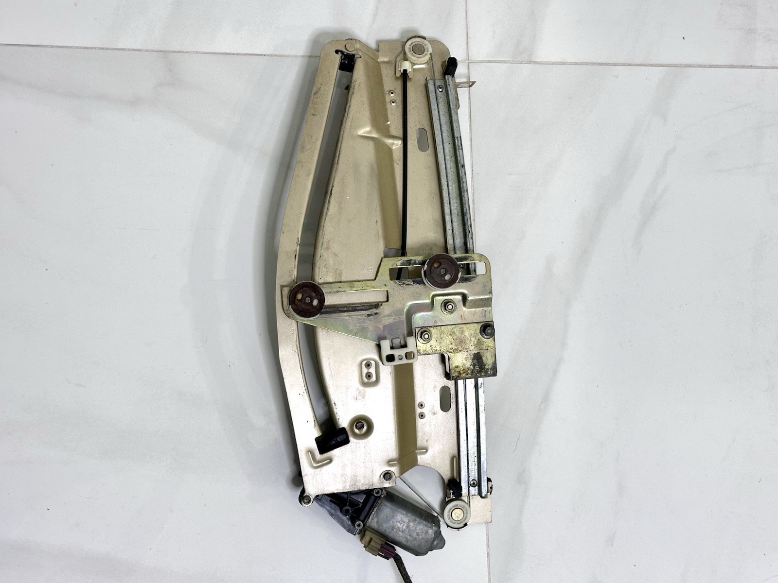 87-95 Chrysler Lebaron Convertible Rear Passenger Window Regulator Motor Tested 87-95 Chrysler Lebaron Convertible Rear Passenger Window Regulator Motor Tested