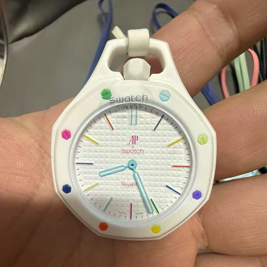 Swatch Royal Pop Bioceramic Octagon 41mm Quartz Analog Blue Rubber Band Box Swatch Royal Pop Bioceramic Octagon 41mm Quartz Analog Blue Rubber Band Box