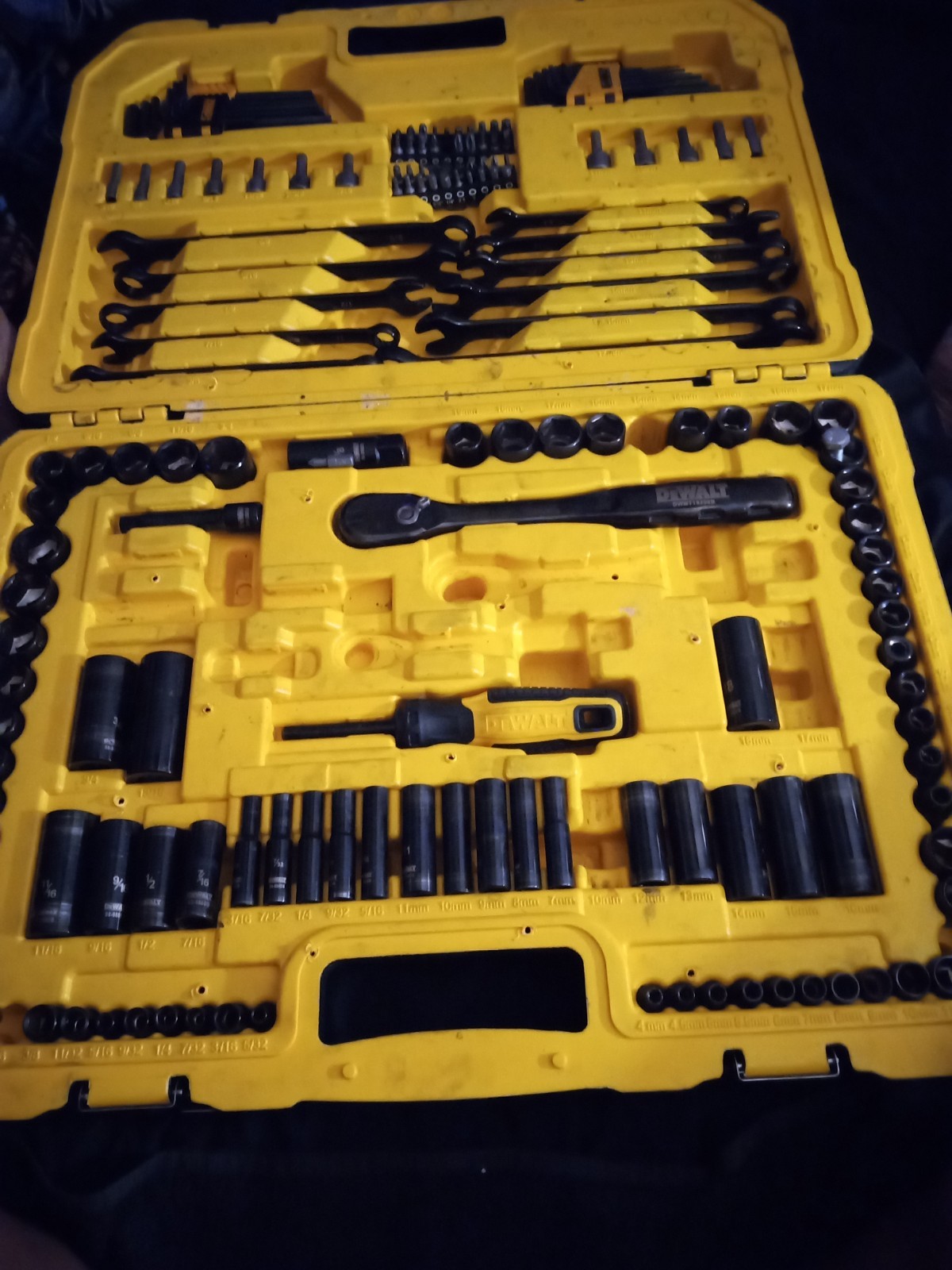 DEWALT 184-Pc. Black Chrome Mechanics Tool Set DWMT45184 InComplete Case *READ*