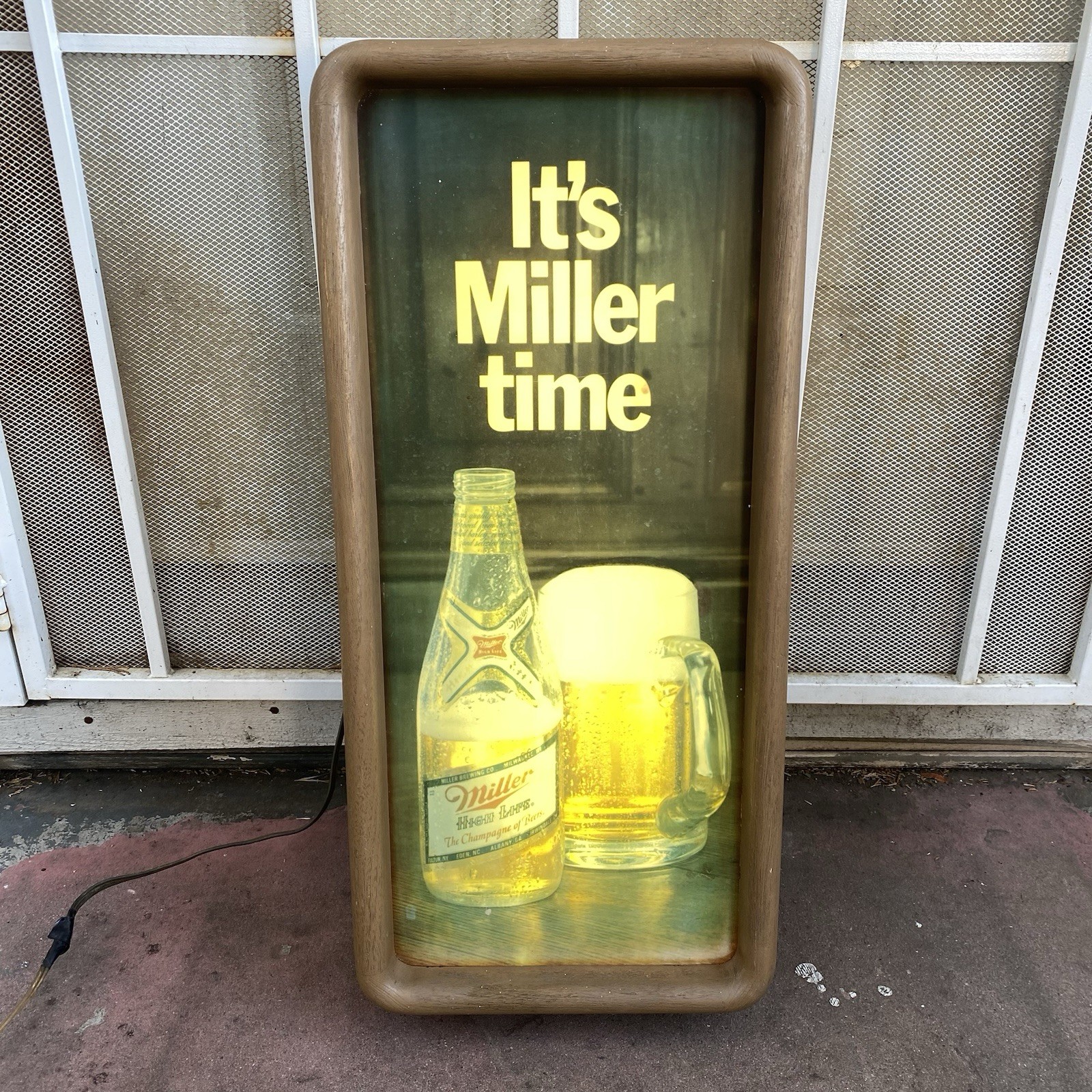 MILLER HIGH LIFE LIGHTED BAR SIGN VINTAGE 80s Union Made MILLER HIGH LIFE LIGHTED BAR SIGN VINTAGE 80s Union Made