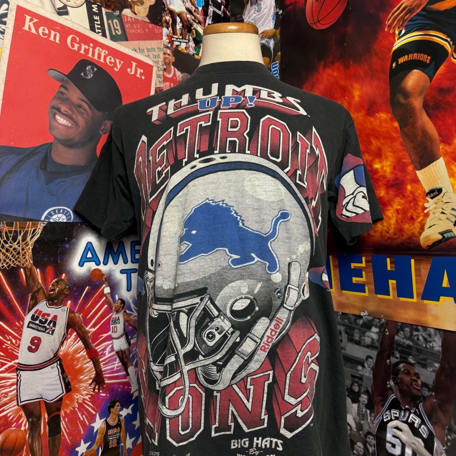 Vintage 90s Detroit Lions Wauldron Big Hat Helmet NFL Foootball Tee Sz Large