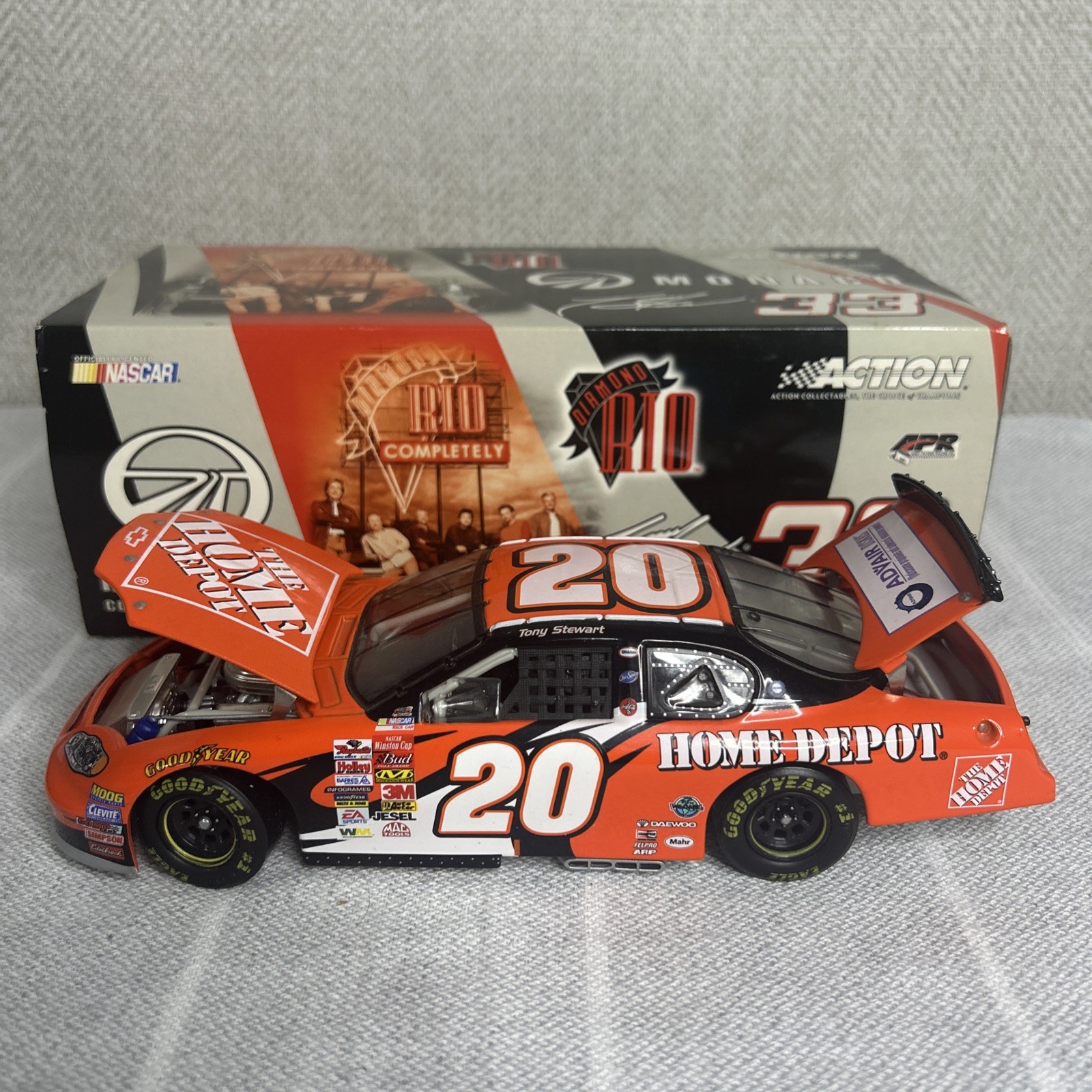 1:24 Tony Stewart #20 HOME DEPOT / ADVAIR 2003 DieCast NASCAR & Monaco Tuck Box