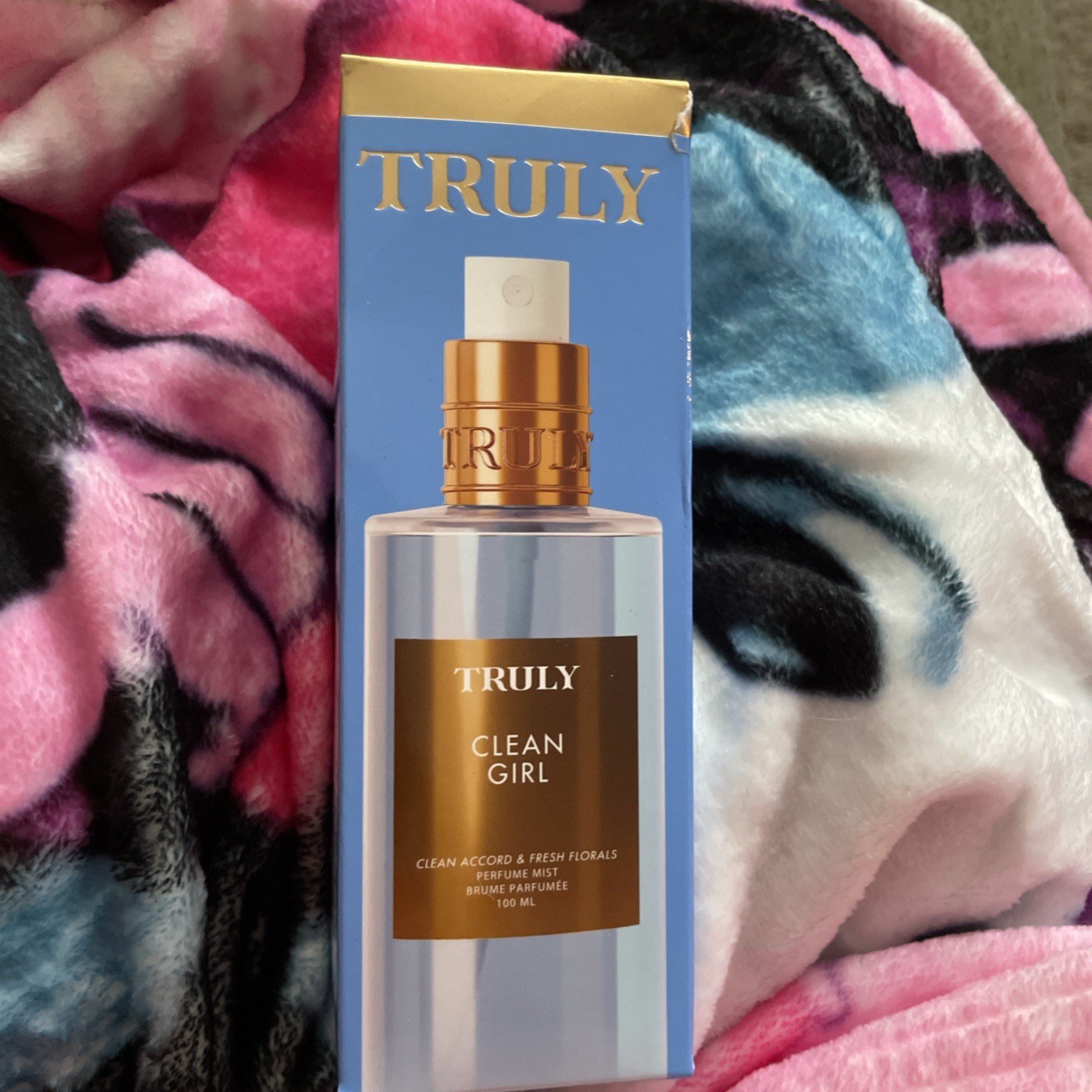 Truly Beauty Clean Girl Perfume Mist - 100 ml. Clean Accord & Fresh Florals, New Truly Beauty Clean Girl Perfume Mist - 100 ml. Clean Accord & Fresh Florals, New