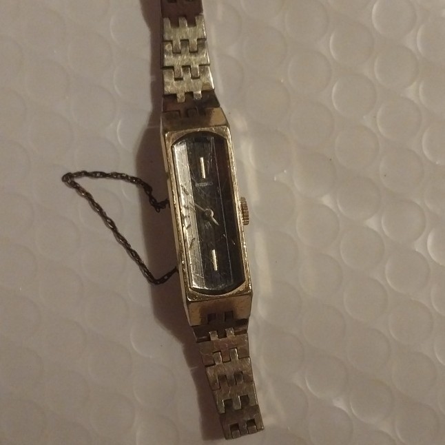 Vintage 1979 Ladies' Seiko 1520-367F Mechanical Watch with Faceted Glass *works