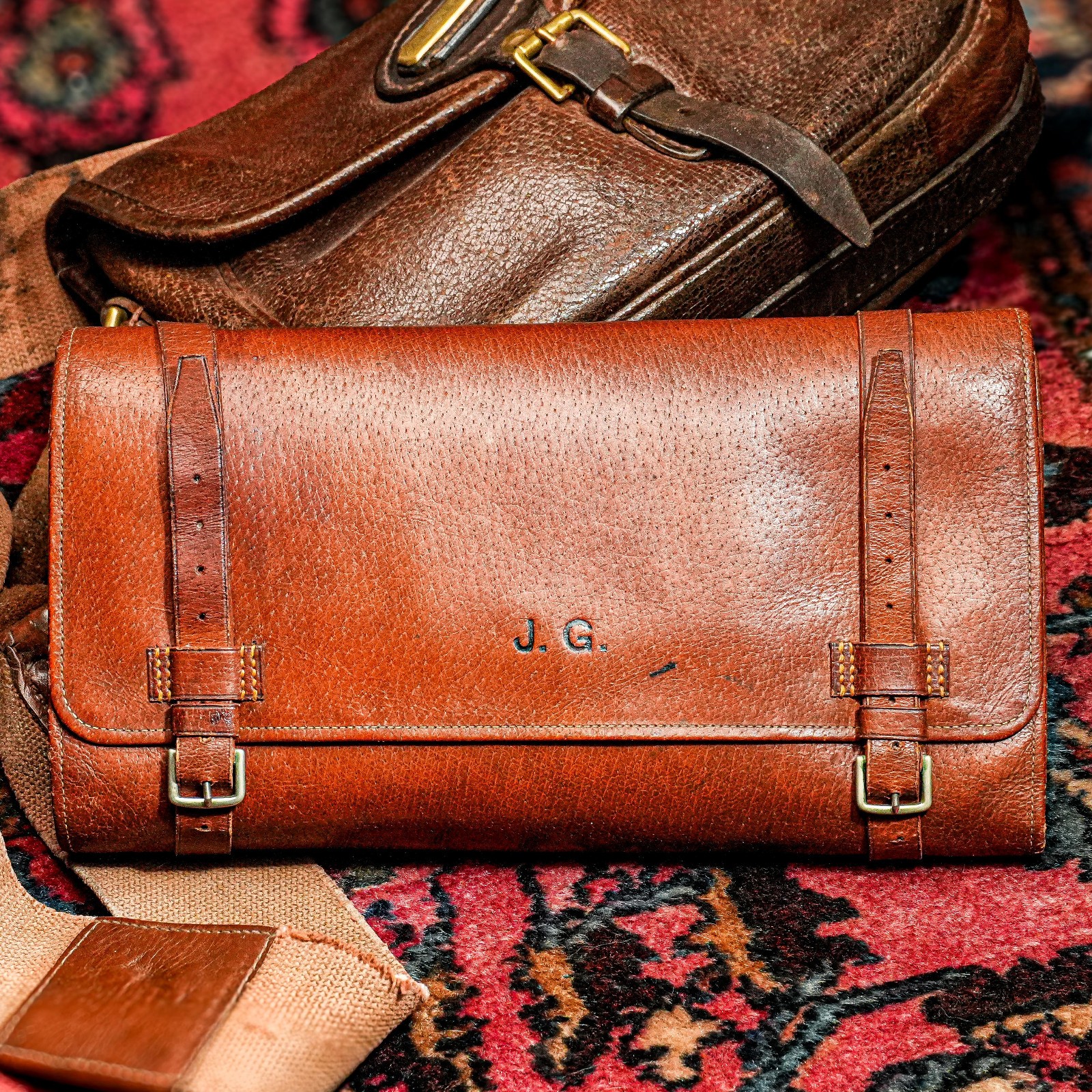Stately English Antique Leather Suede Travel Grooming Toiletry Case Prop Decor