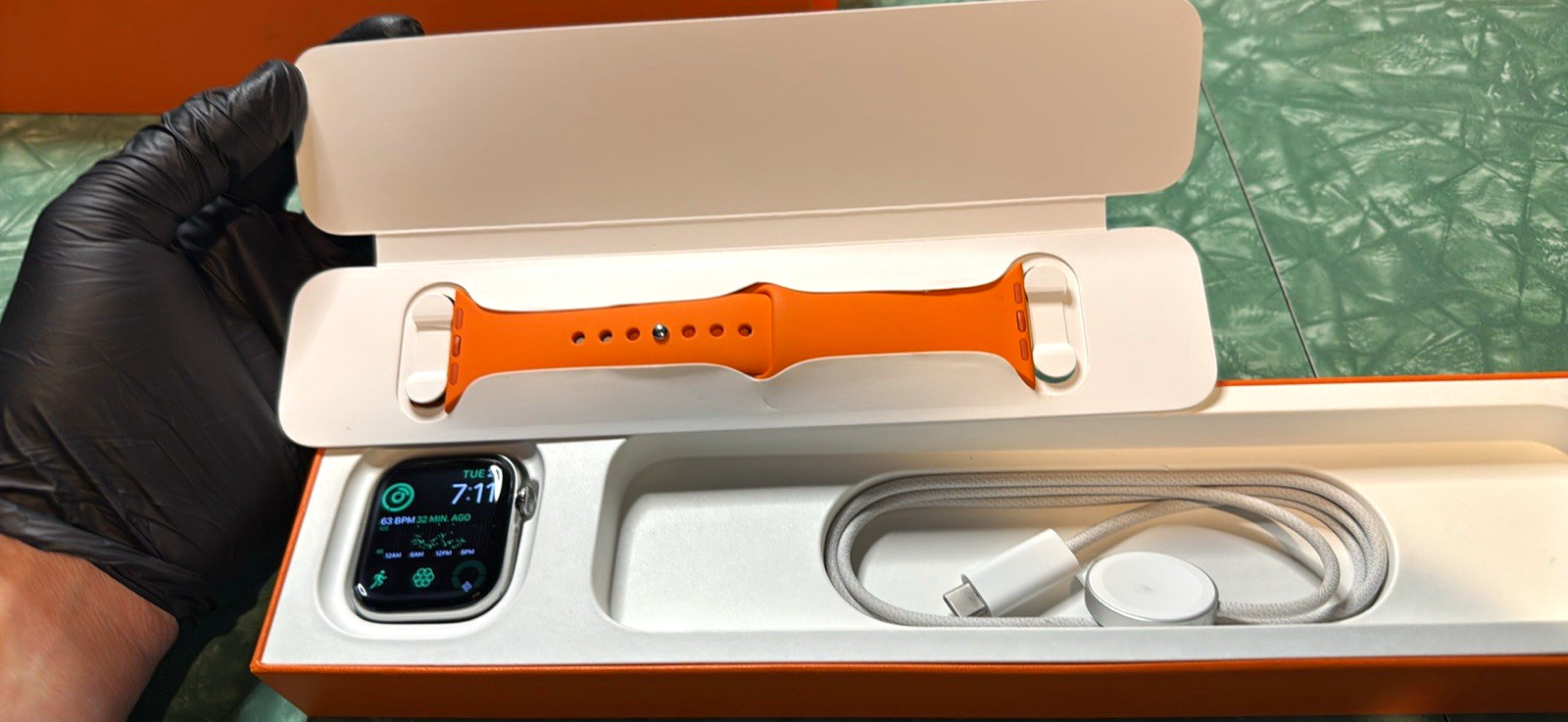 Apple Watch Series 10 Hermès Silver Titanium Case - Complete Box Set & Bands