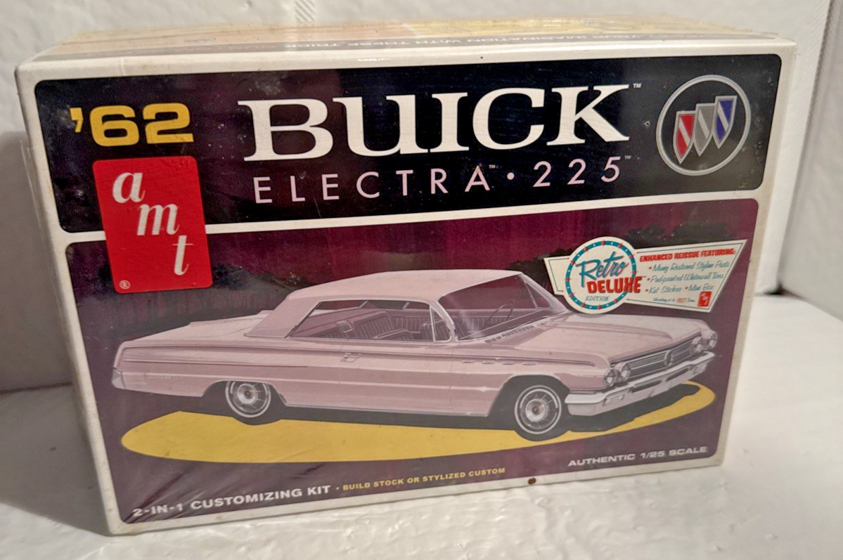 AMT ERTL 1:25 19 62 Buick Electra 225 2 ‘N  Brand New Factory sealed