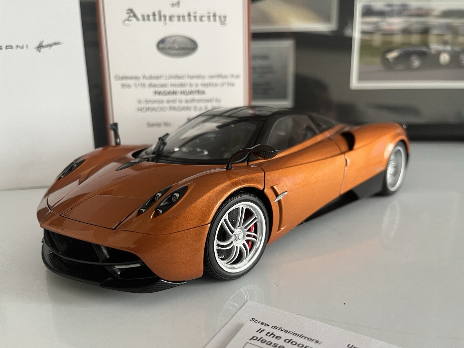 AutoArt Signature Pagani Huayra - 1/18 Scale.