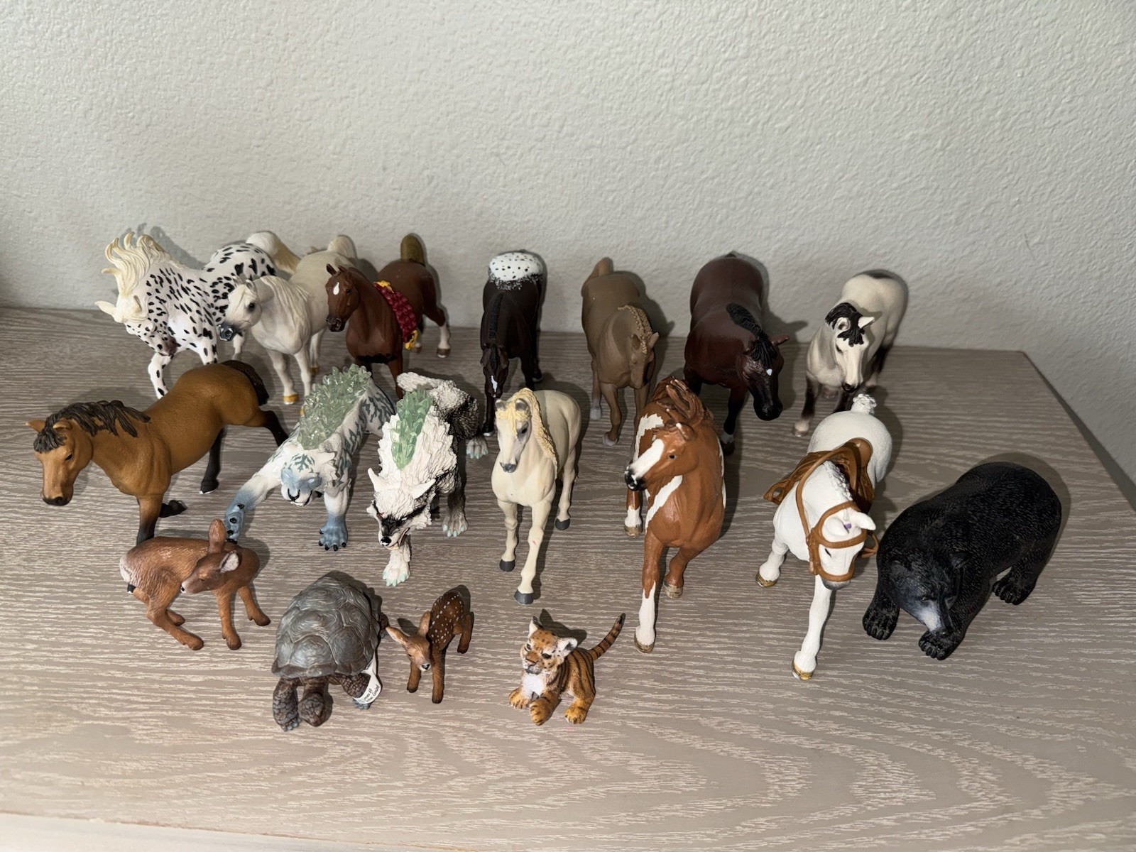 Lot Of 18 Safari LTD, Schleich, Animals Horses, Wolves, Bear, Turtle & More Lot Of 18 Safari LTD, Schleich, Animals Horses, Wolves, Bear, Turtle & More
