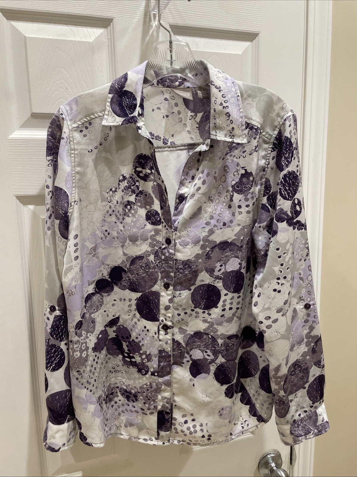 Chicos Women’s Sz 1 gorgeous purple White, Gorgeous Long button blouse Chicos Women’s Sz 1 gorgeous purple White, Gorgeous Long button blouse